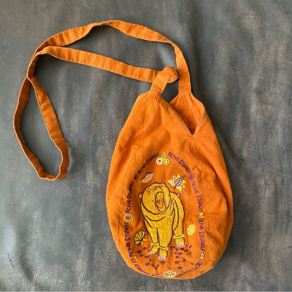 Super ✨special✨Acne Studios crossbody bag. Spring/Summer 2018 yoga collection.